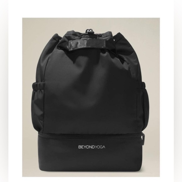 Beyond Yoga Black Convertible Backpack Bag, BEYOND YOGA Convertible Gym Bag - Picture 1 of 4